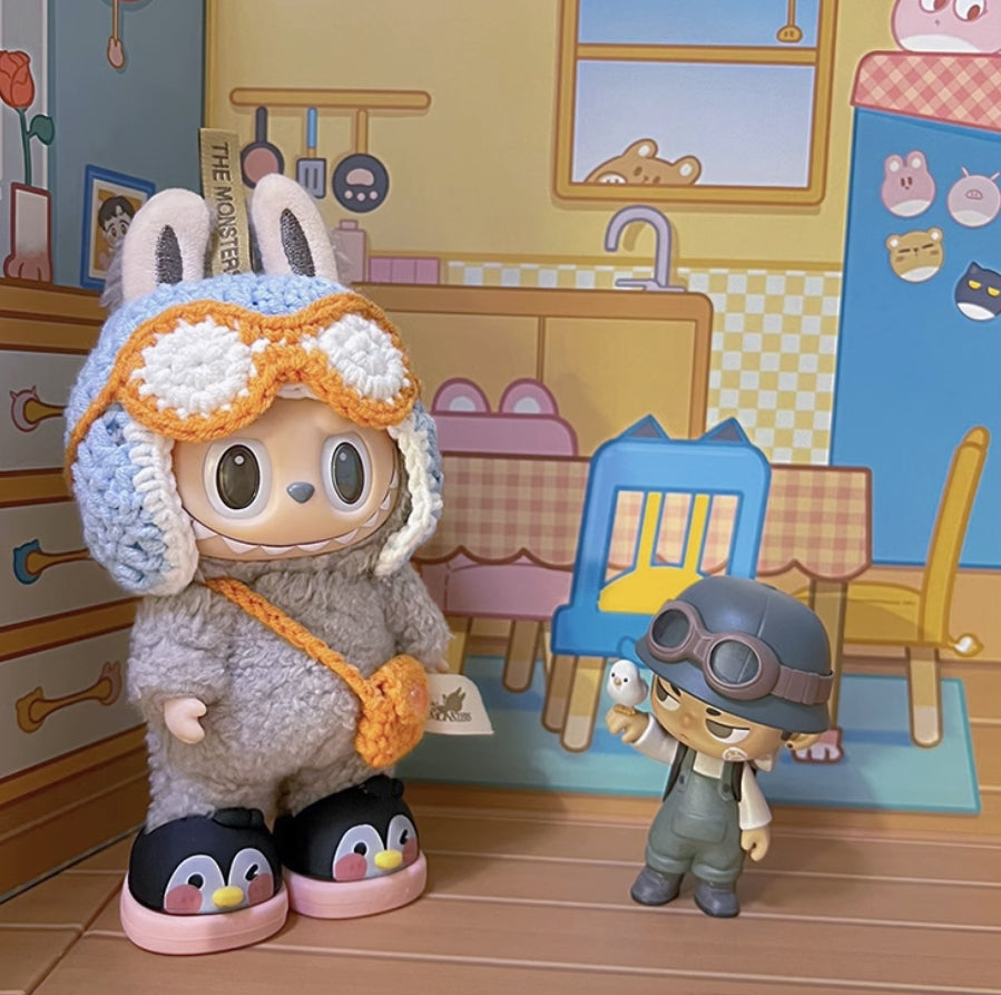 Labubu Pilotenpakje met Handgebreide Helm