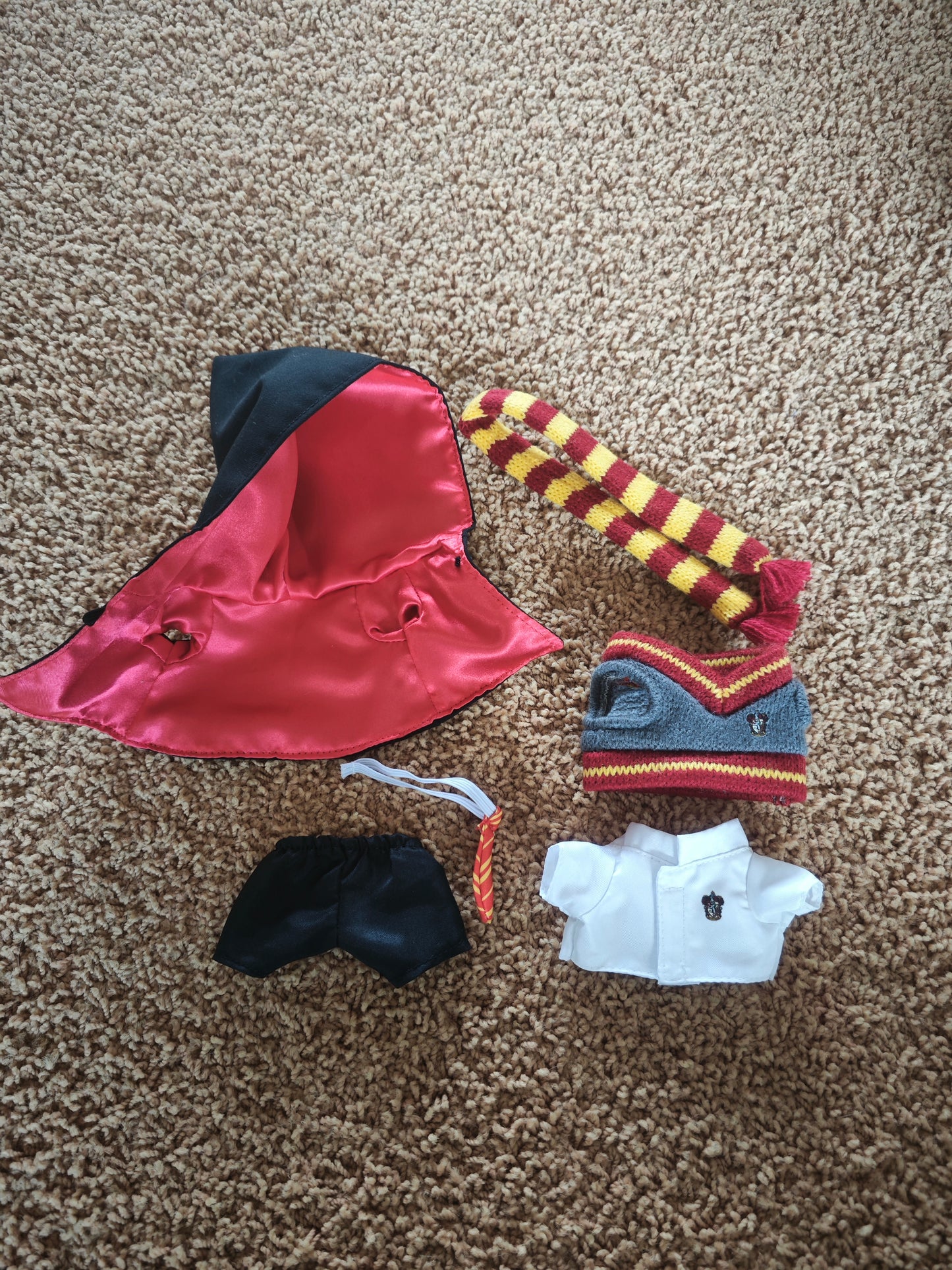 Labubu clothes hali