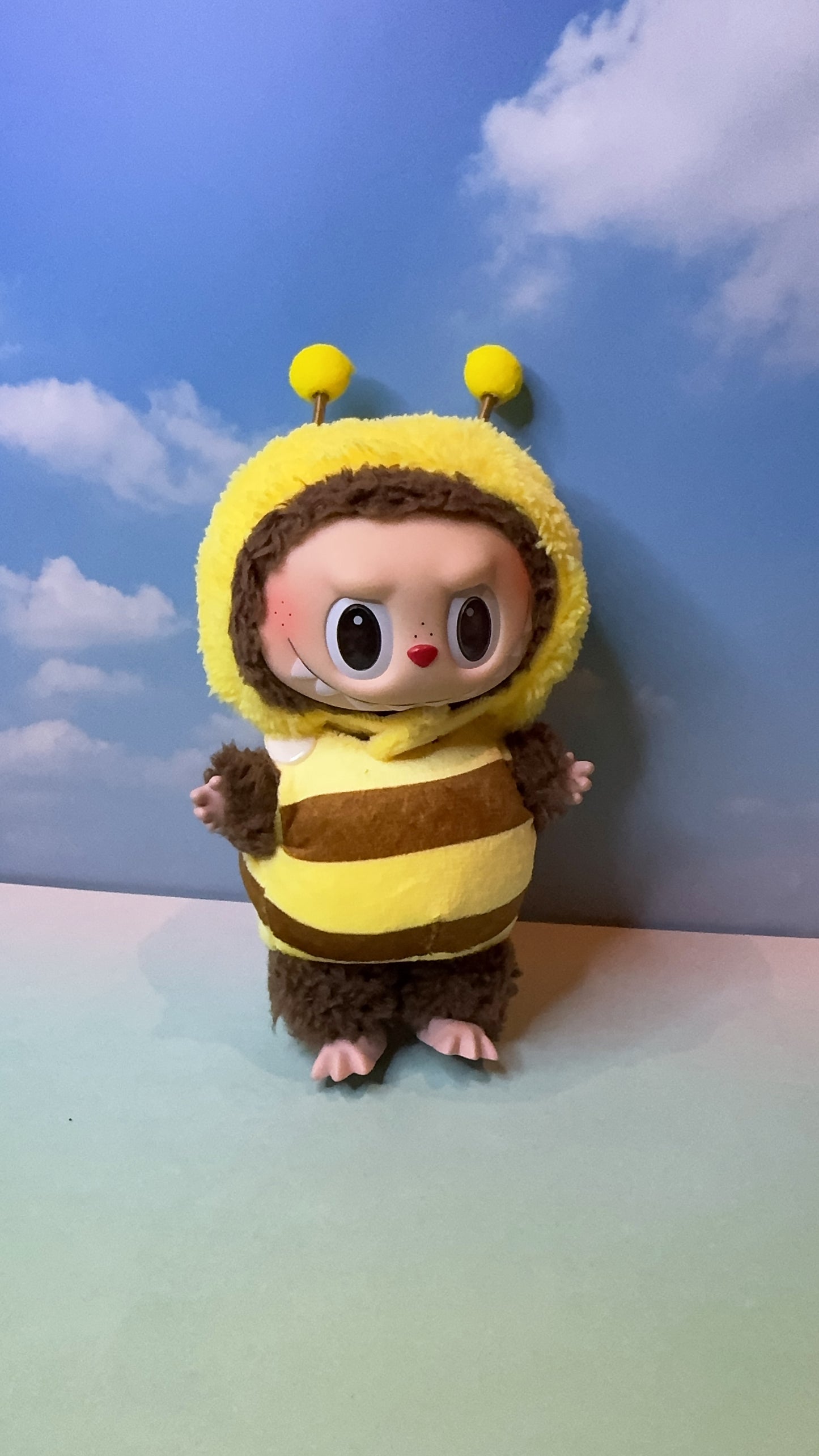 Labubu Bijen Kostuum met Camera