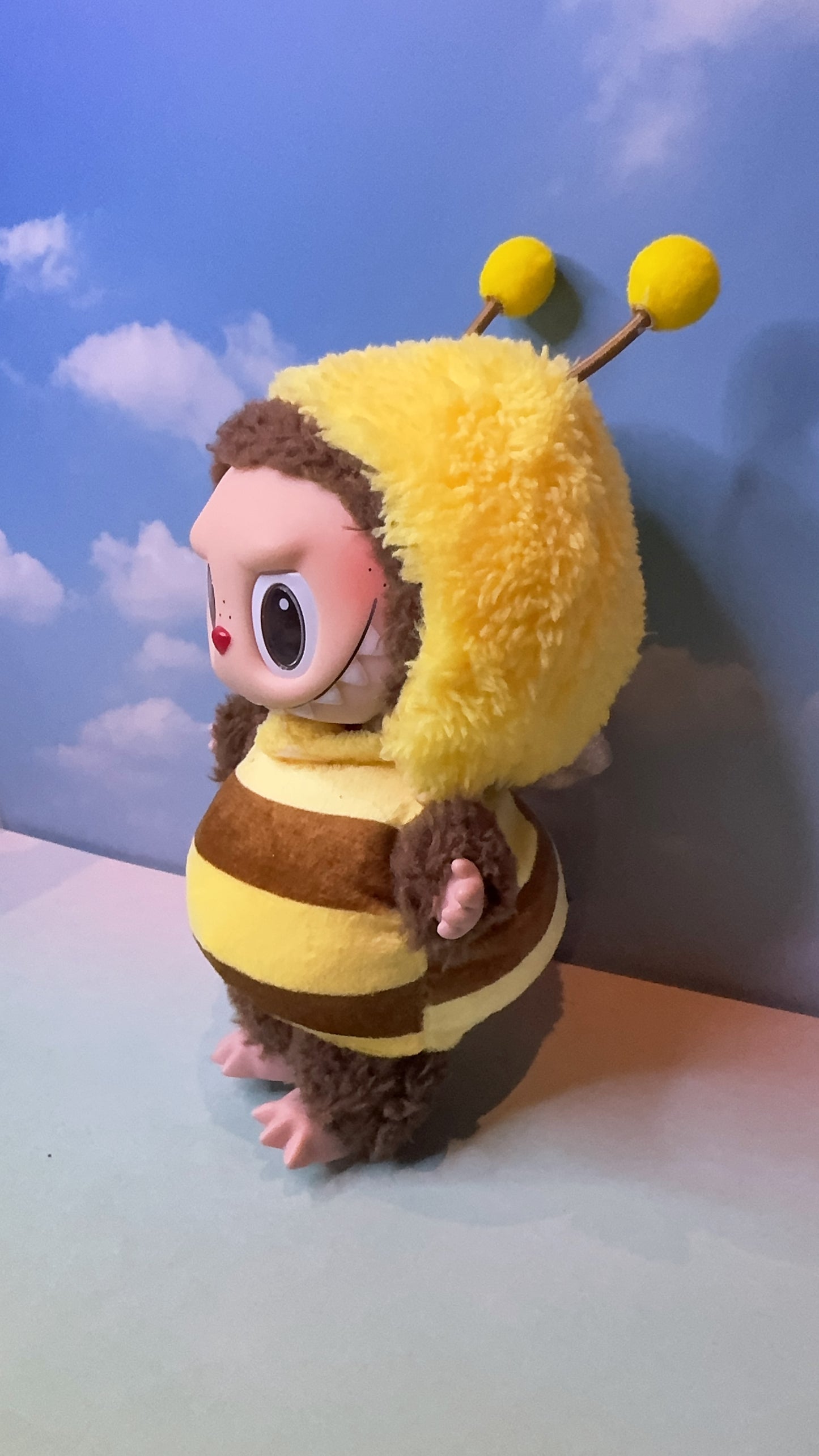 Labubu Bijen Kostuum met Camera