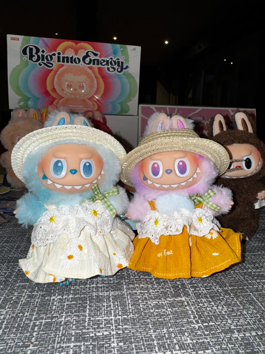 Labubu lady Rok met Hat