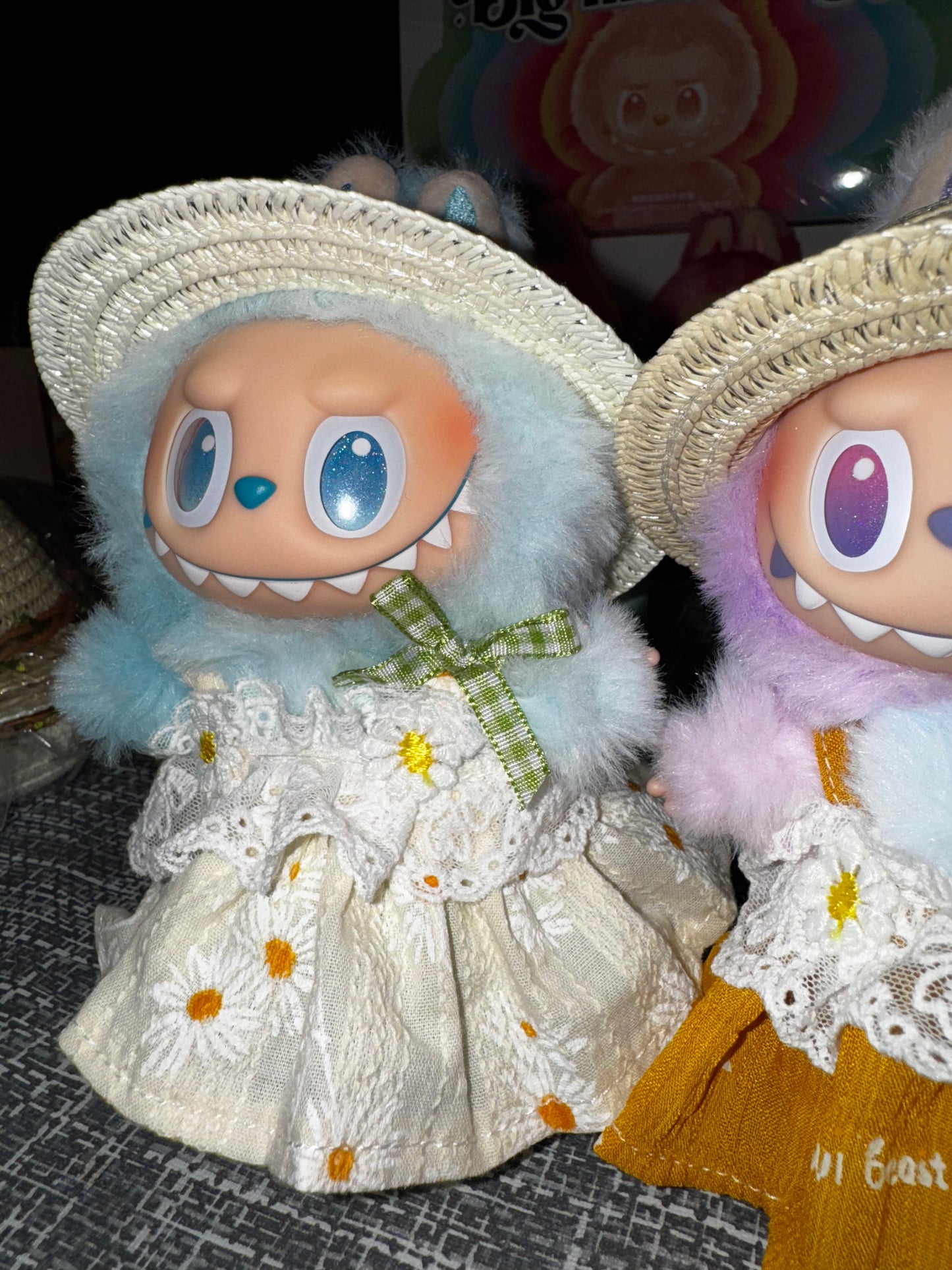 Labubu lady Rok met Hat