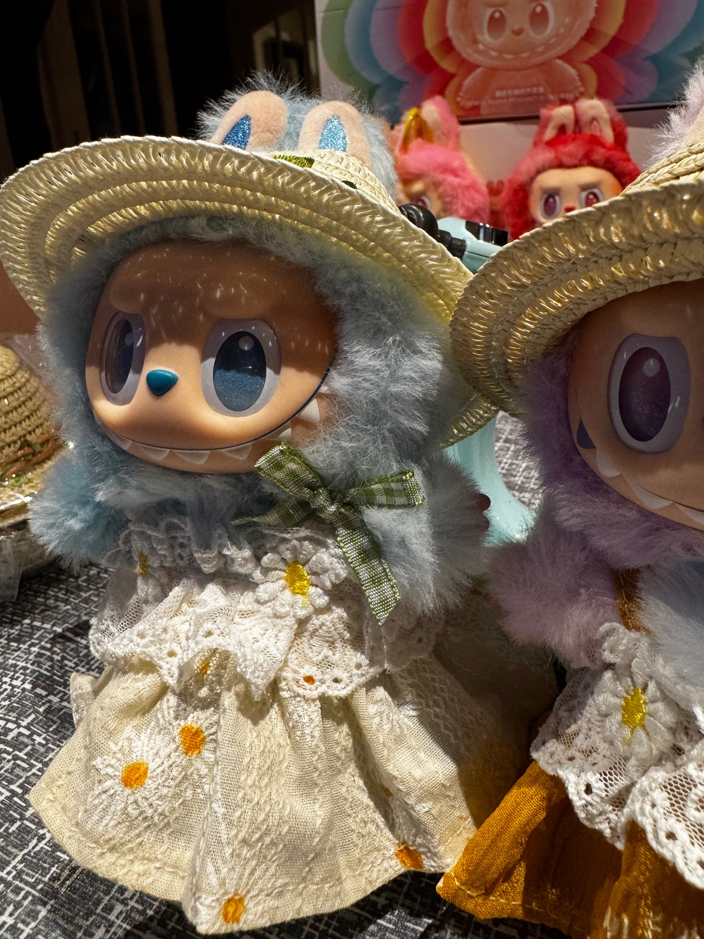 Labubu lady Rok met Hat