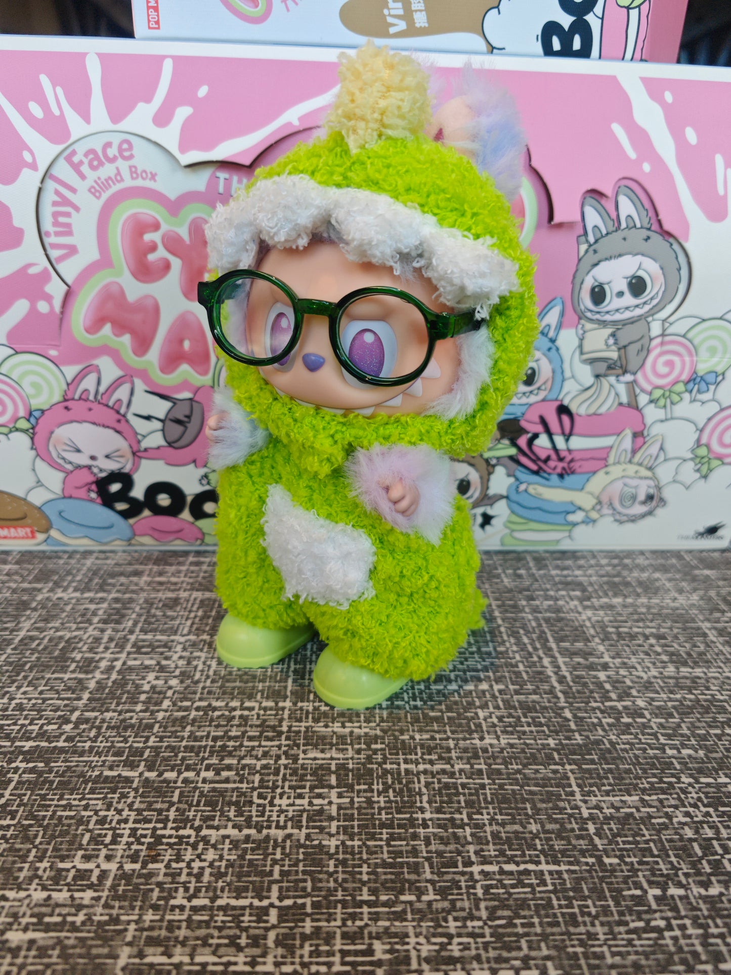 Labubu Lleding baby dinosaur set